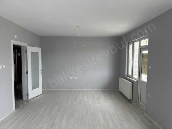 Paşaalanı Karesi Kiralık Daire |  3+1 Oda | 125M2 Aylık 18.000Tl | Yüksek Giriş | Kombi | 1 Banyo | 3 Yatak Odası Resim-4