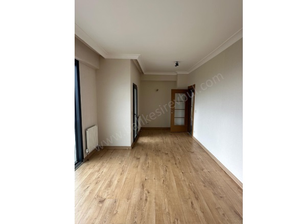 2.Sakarya Karesi Kiralık Daire |  3+1 Oda | 97M2 Aylık 24.000Tl | 3. Kat | Merkezi Isınma | 2 Banyo | 3 Yatak Odası Resim-5