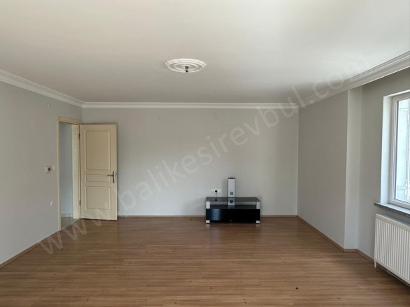 Bahçelievler Altıeylül Kiralık Daire |  3+1 Oda | 130M2 Aylık 36.500Tl | 3. Kat | Kombi | 1 Banyo | 3 Yatak Odası Resim-4