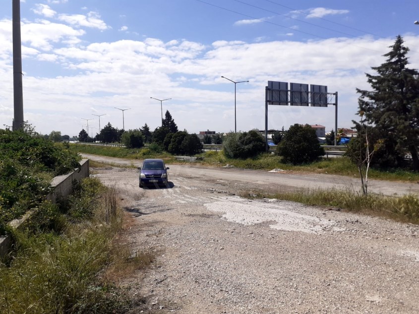 BALIKESİR SATILIK TARLA SAFİR DEN BURSA İZMİR KARAYOLU ÜZERİ YOLA CEPHELİ 2.180 M2 TİCARİ AMAÇLI
