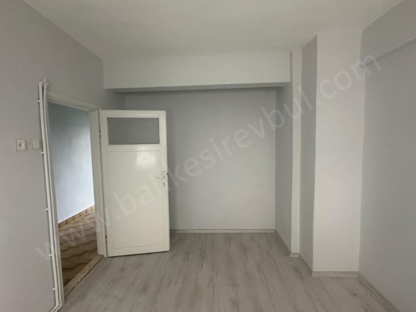 BALIKESİR KİRALIK DAİRE SAFİR DEN BAHÇELİEVLER STADYUM YANI AYRI MUTFAKLI 2+1 110 M2 SON KAT DAİRE 
