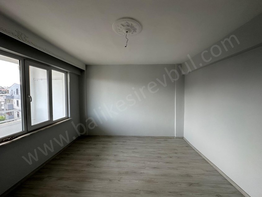 BALIKESİR KİRALIK DAİRE SAFİR DEN BAHÇELİEVLER STADYUM YANI AYRI MUTFAKLI 2+1 110 M2 SON KAT DAİRE 