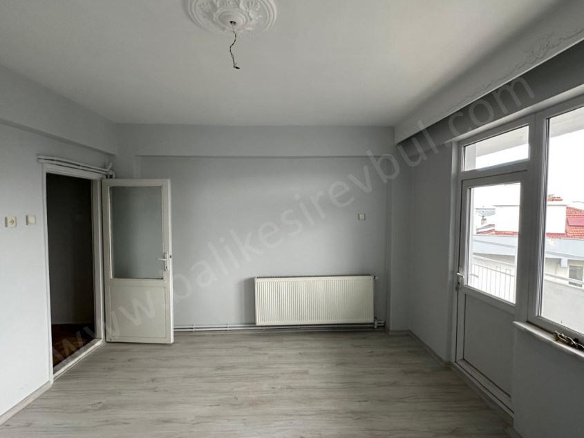 BALIKESİR KİRALIK DAİRE SAFİR DEN BAHÇELİEVLER STADYUM YANI AYRI MUTFAKLI 2+1 110 M2 SON KAT DAİRE 