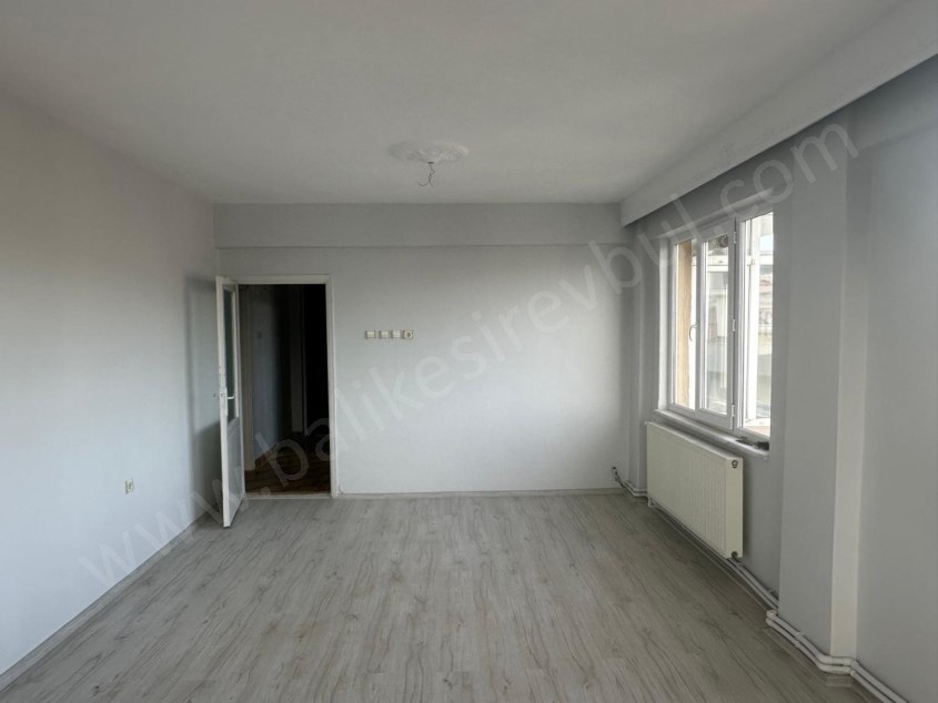 BALIKESİR KİRALIK DAİRE SAFİR DEN BAHÇELİEVLER STADYUM YANI AYRI MUTFAKLI 2+1 110 M2 SON KAT DAİRE 