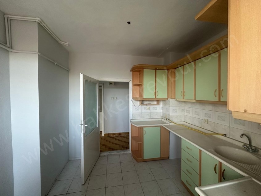 BALIKESİR KİRALIK DAİRE SAFİR DEN BAHÇELİEVLER STADYUM YANI AYRI MUTFAKLI 2+1 110 M2 SON KAT DAİRE 