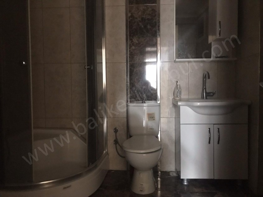 BALIKESİR KİRALİK OFİS SAFİR DEN ÇARŞI MERKEZ VALİLİK KARŞISI 3+1 130 M2 ARAKAT OFİS BÜRO