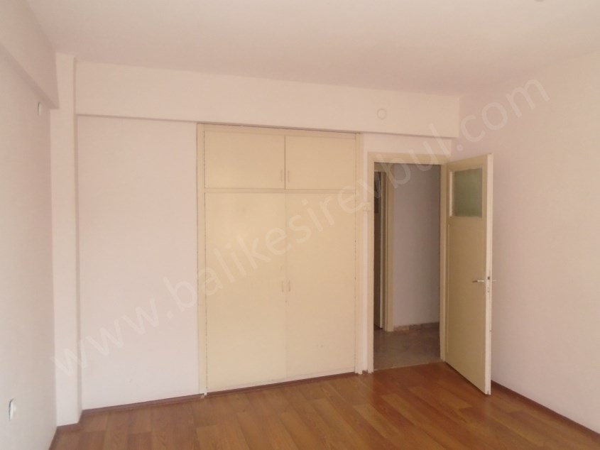 BALIKESİR KİRALİK OFİS SAFİR DEN ÇARŞI MERKEZ VALİLİK KARŞISI 3+1 130 M2 ARAKAT OFİS BÜRO