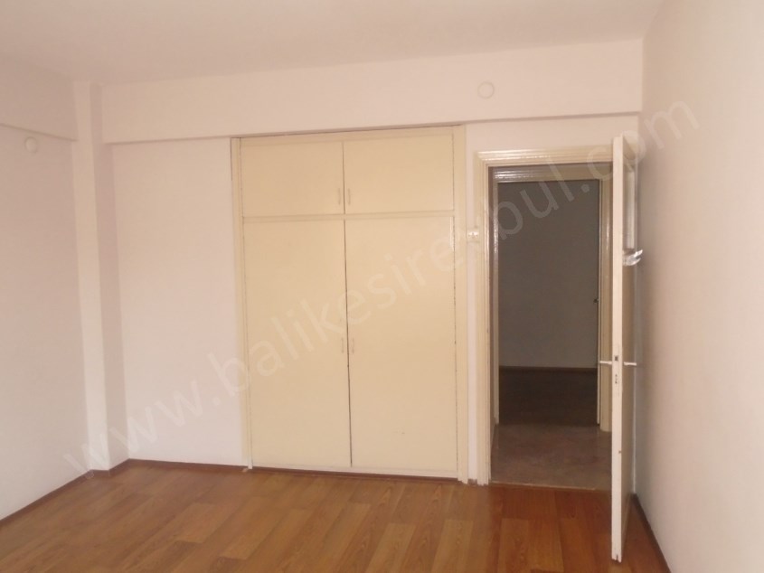 BALIKESİR KİRALİK OFİS SAFİR DEN ÇARŞI MERKEZ VALİLİK KARŞISI 3+1 130 M2 ARAKAT OFİS BÜRO