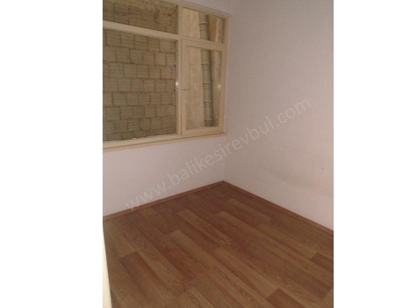 BALIKESİR KİRALİK OFİS SAFİR DEN ÇARŞI MERKEZ VALİLİK KARŞISI 3+1 130 M2 ARAKAT OFİS BÜRO