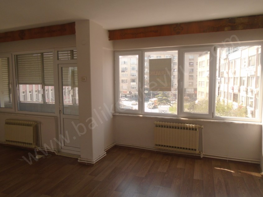 BALIKESİR KİRALİK OFİS SAFİR DEN ÇARŞI MERKEZ VALİLİK KARŞISI 3+1 130 M2 ARAKAT OFİS BÜRO