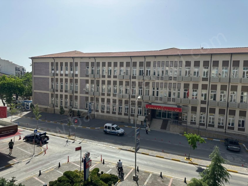 BALIKESİR KİRALIK OFİS BÜRO SAFİR DEN ÇARŞI MERKEZ VALİLİK KARŞISI 1 ODALI 18 m2 OFİS BÜRO 