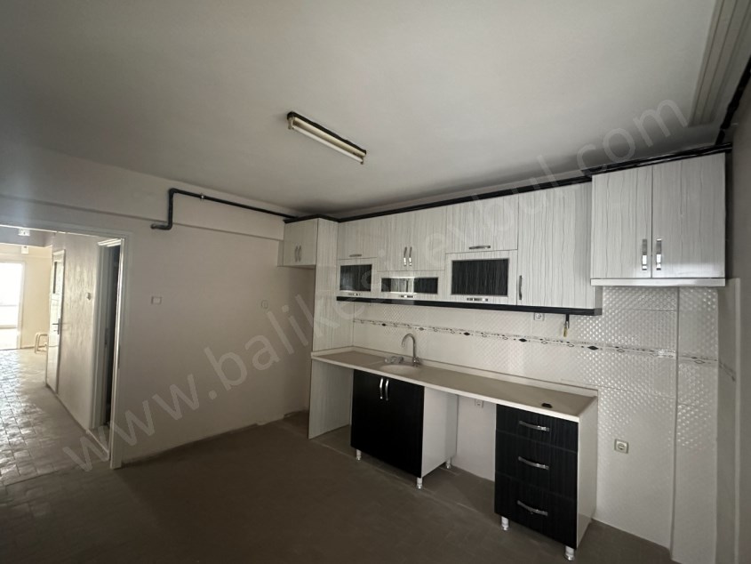 BALIKESİR SATILIK DAİRE SAFİR DEN ÇARŞI MERKEZE YÜRÜME MESAFESİNDE 3+1 110 M2 KOMBİLİ ARAKAT DAİRE