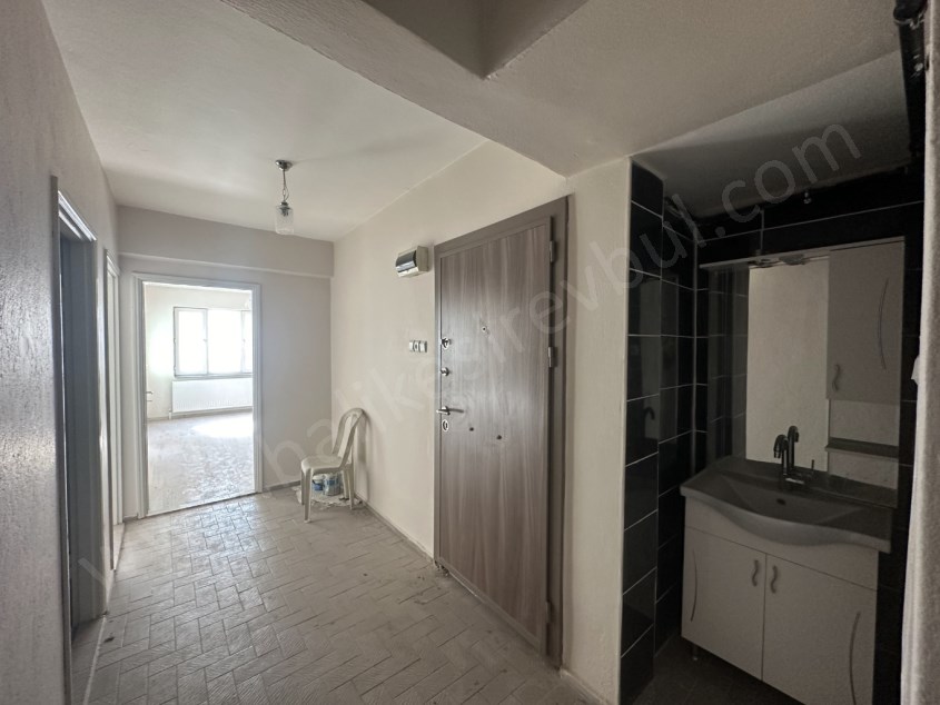 BALIKESİR SATILIK DAİRE SAFİR DEN ÇARŞI MERKEZE YÜRÜME MESAFESİNDE 3+1 110 M2 KOMBİLİ ARAKAT DAİRE