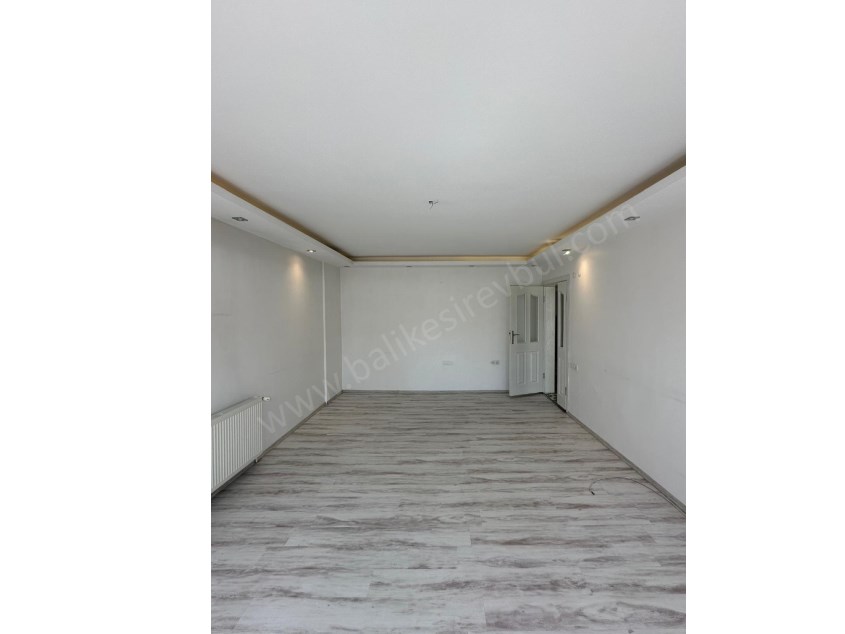 BALIKESİR KİRALIK DAİRE SAFİR DE BAHÇELİEVLER ÇARŞAMBA PAZARI YAKINI 3+1 130 M2 KOMBİLİ DAİRE