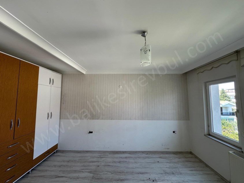 BALIKESİR KİRALIK DAİRE SAFİR DE BAHÇELİEVLER ÇARŞAMBA PAZARI YAKINI 3+1 130 M2 KOMBİLİ DAİRE