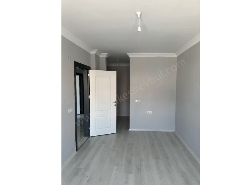 BALIKESİR KİRALIK DAİRE SAFİR DEN ERTUĞRULGAZİ CAD.ÜZERİ 2+1 96 M2 AYRI MUTFAKLI ASANSÖRLÜ LUX DAİRE