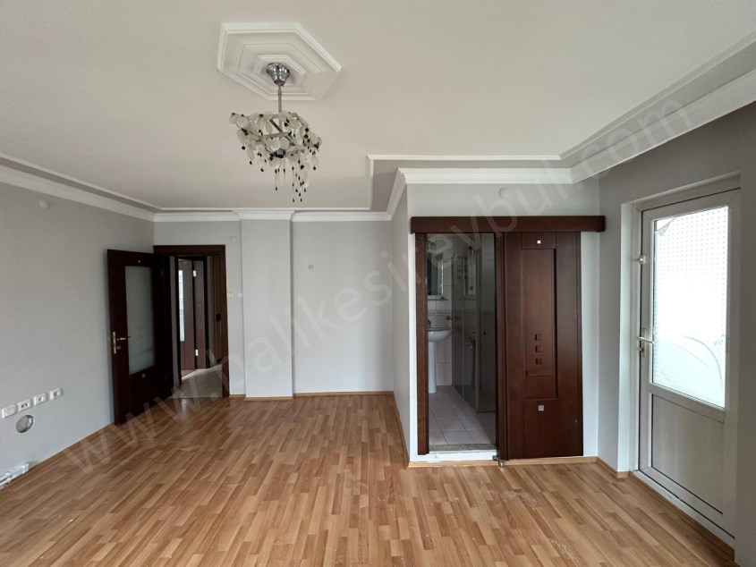 BALIKESİR KİRALIK DAİRE SAFİR DEN BAHÇELİEVLER 100.TEKNİK LİSE CAD.YANI 4+1 168 M2 ARAKAT DAİRE
