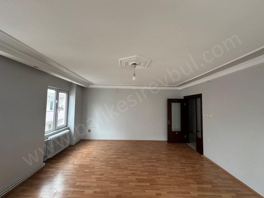 BALIKESİR KİRALIK DAİRE SAFİR DEN BAHÇELİEVLER 100.TEKNİK LİSE CAD.YANI 4+1 168 M2 ARAKAT DAİRE