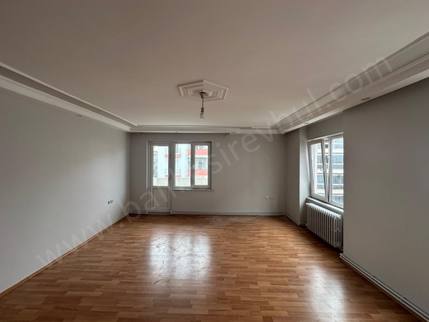 BALIKESİR KİRALIK DAİRE SAFİR DEN BAHÇELİEVLER 100.TEKNİK LİSE CAD.YANI 4+1 168 M2 ARAKAT DAİRE