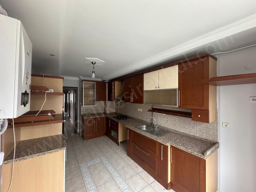 BALIKESİR KİRALIK DAİRE SAFİR DEN BAHÇELİEVLER 100.TEKNİK LİSE CAD.YANI 4+1 168 M2 ARAKAT DAİRE