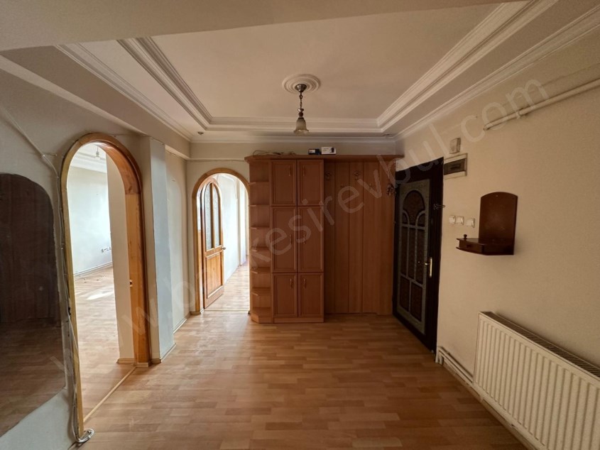 BALIKESİR KİRALIK DAİRE SAFİR DEN ÇARŞI MERKEZDE 2+1 90 M2 AYRI MUTFAKLI KOMBİLİ ARAKAT DAİRE 