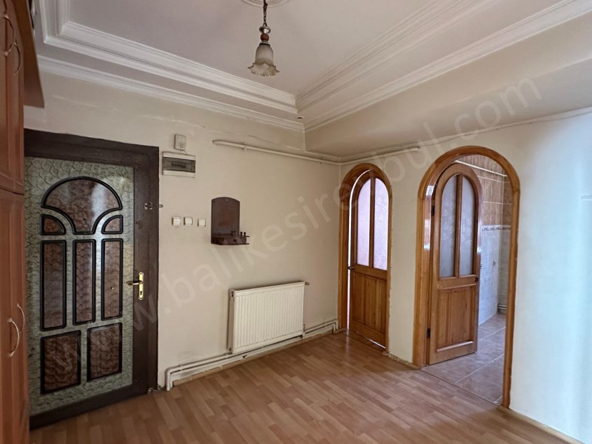 BALIKESİR KİRALIK DAİRE SAFİR DEN ÇARŞI MERKEZDE 2+1 90 M2 AYRI MUTFAKLI KOMBİLİ ARAKAT DAİRE 