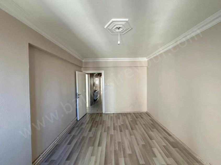 BALIKESİR KİRALIK DAİRE SAFİR DEN ÇARŞI MERKEZE YÜRÜME MES.KAYABEYDE 3+1 120 M2 KOMBİLİ 