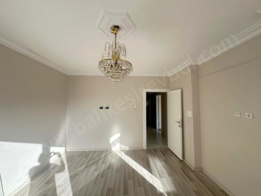 BALIKESİR KİRALIK DAİRE SAFİR DEN ÇARŞI MERKEZE YÜRÜME MES.KAYABEYDE 3+1 120 M2 KOMBİLİ 