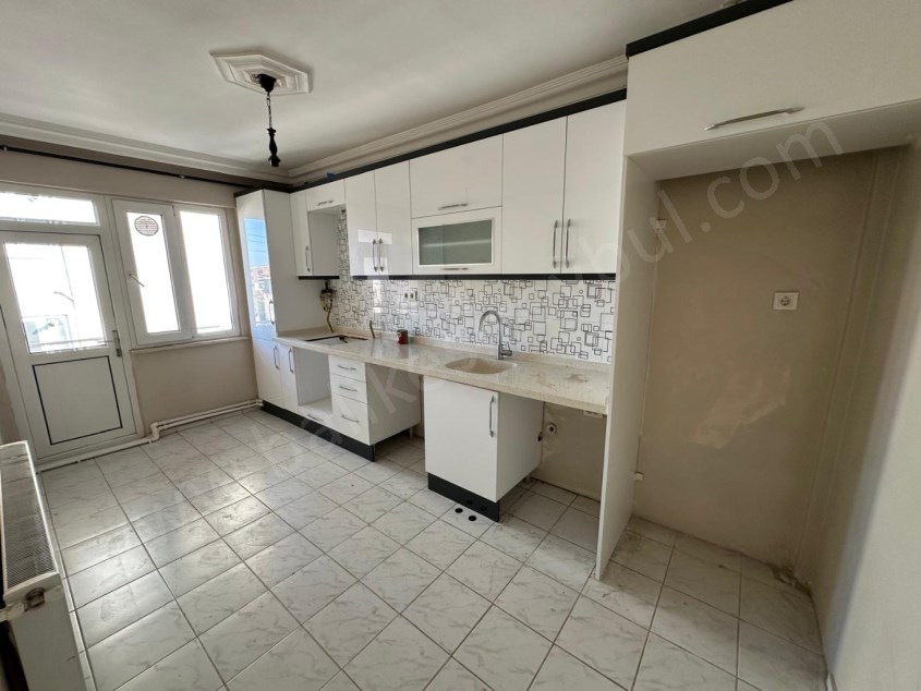 BALIKESİR KİRALIK DAİRE SAFİR DEN ÇARŞI MERKEZE YÜRÜME MES.KAYABEYDE 3+1 120 M2 KOMBİLİ 