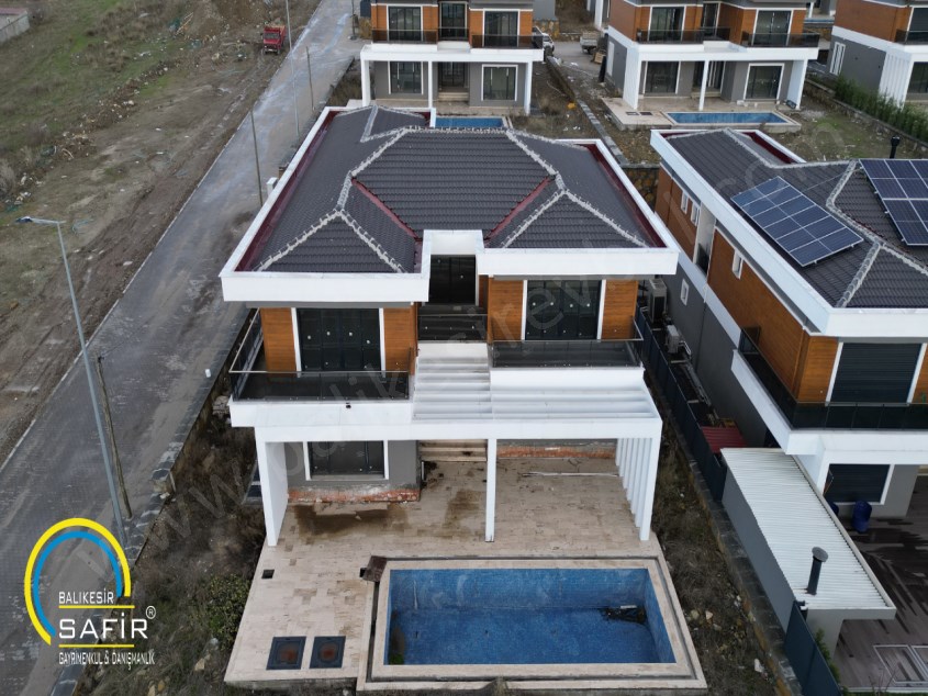 BALIKESİR SATILIK MÜSTALİK VİLLA SAFİR DEN KALAYCILAR 6+1 920 M2 ARSA İÇİNDE HAVUZLU MÜSTAKİL EV