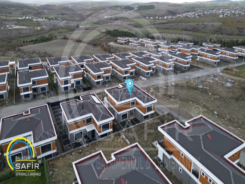 BALIKESİR SATILIK MÜSTALİK VİLLA SAFİR DEN KALAYCILAR 6+1 920 M2 ARSA İÇİNDE HAVUZLU MÜSTAKİL EV