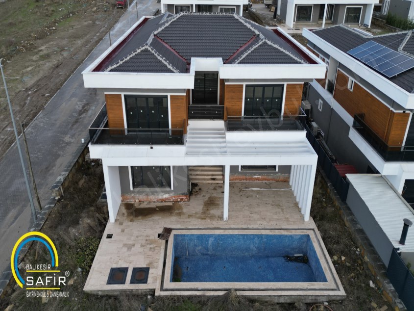BALIKESİR SATILIK MÜSTALİK VİLLA SAFİR DEN KALAYCILAR 6+1 920 M2 ARSA İÇİNDE HAVUZLU MÜSTAKİL VİLLA