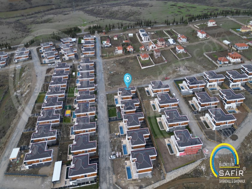 BALIKESİR SATILIK MÜSTALİK VİLLA SAFİR DEN KALAYCILAR 6+1 920 M2 ARSA İÇİNDE HAVUZLU MÜSTAKİL VİLLA