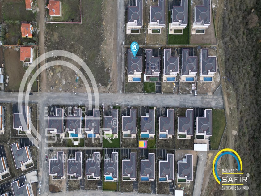 BALIKESİR SATILIK MÜSTALİK VİLLA SAFİR DEN KALAYCILAR 6+1 920 M2 ARSA İÇİNDE HAVUZLU MÜSTAKİL VİLLA