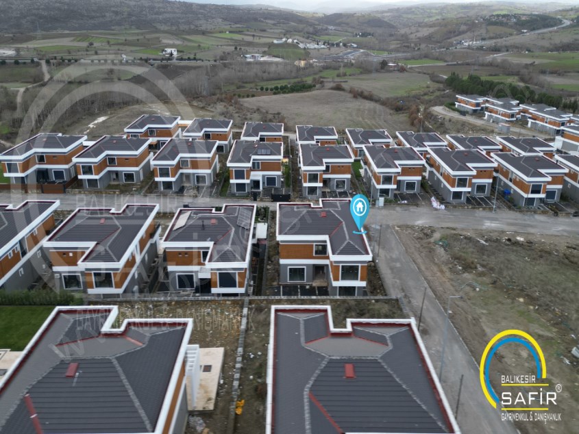 BALIKESİR SATILIK MÜSTALİK VİLLA SAFİR DEN KALAYCILAR 6+1 920 M2 ARSA İÇİNDE HAVUZLU MÜSTAKİL VİLLA