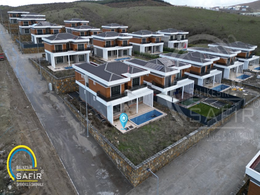 BALIKESİR SATILIK MÜSTALİK VİLLA SAFİR DEN KALAYCILAR 6+1 920 M2 ARSA İÇİNDE HAVUZLU MÜSTAKİL VİLLA