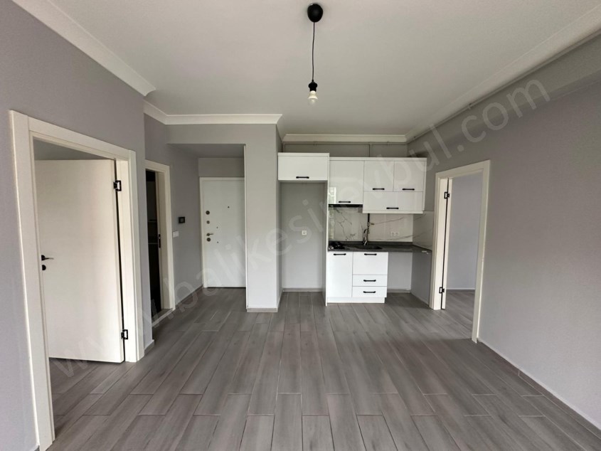 BALIKESİR SATILIK DAİRE SAFİR DEN NECATİ EĞİTİM FAKÜLTESİ YAK.2+1 60 M2 ASANSÖRLÜ LUX SON KAT DAİRE