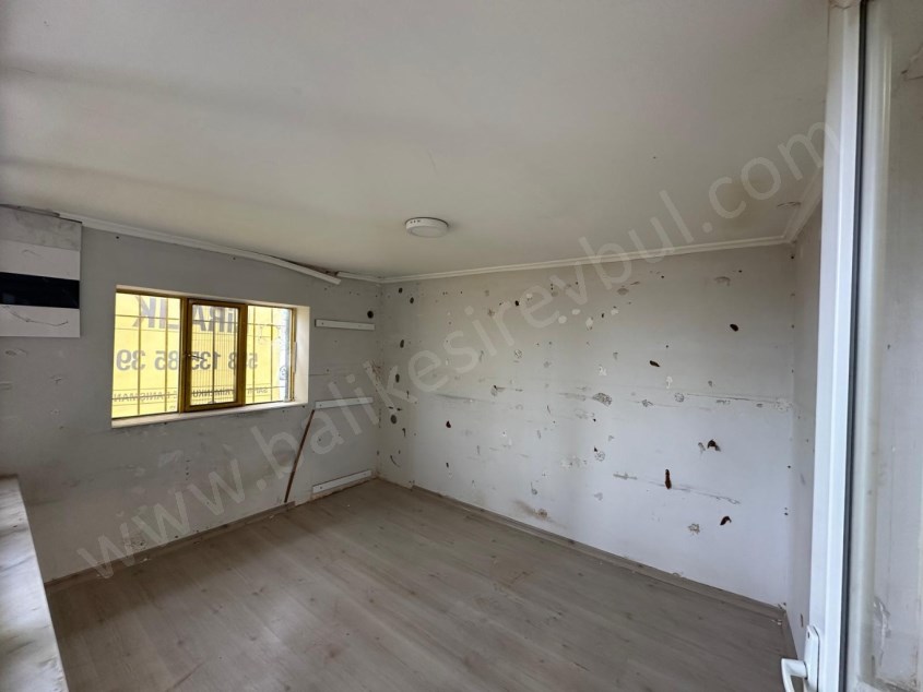 BALIKESİR KİRALIK DÜKKAN SAFİR DEN KEPSUT CADDESİ ARKASI AVLU TARAFI 270 M2 KULLANIMA HAZIR DÜKKAN