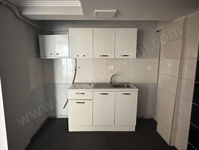 BALIKESİR KİRALIK OFİS BÜRO SAFİR DEN ÇARŞI MERKEZ ATALAR CAD.ÜZERİ 2+1 100 M2 KULLANIMA HAZIR  