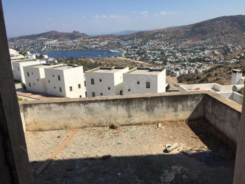 Bodrum Gündoğan Site İçinde Deniz Manzaralı Natamam Villa