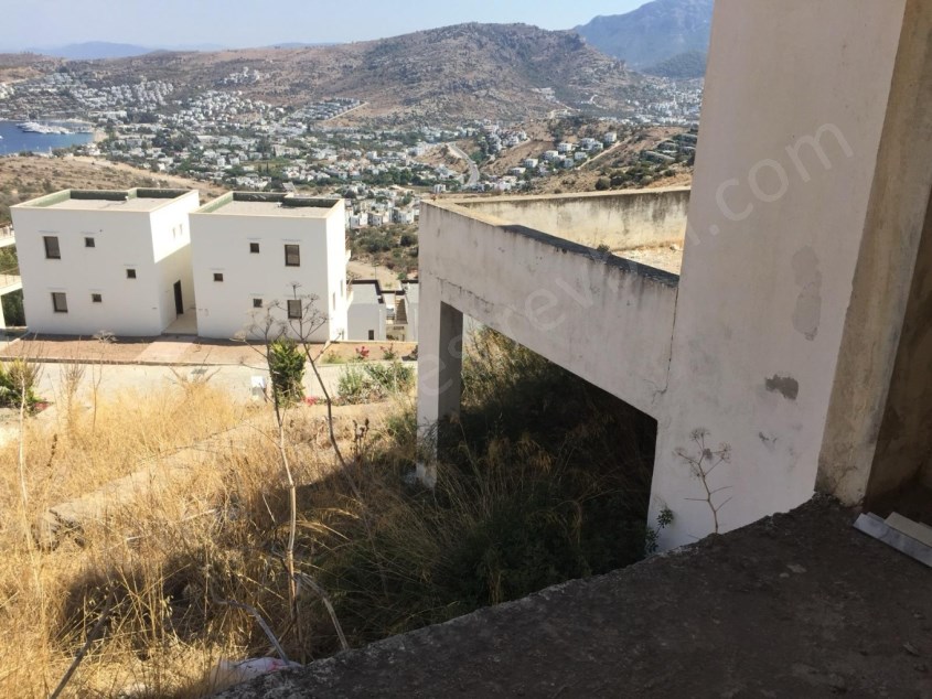 Bodrum Gündoğan Site İçinde Deniz Manzaralı Natamam Villa