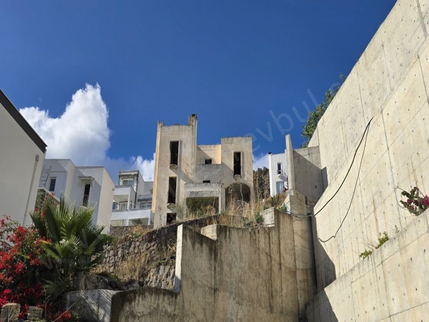 Bodrum Gündoğan Site İçinde Deniz Manzaralı Natamam Villa