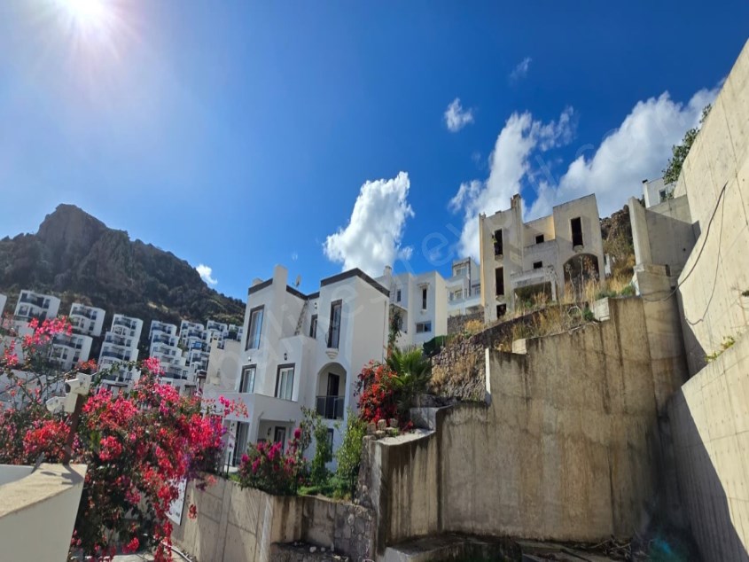 Bodrum Gündoğan Site İçinde Deniz Manzaralı Natamam Villa