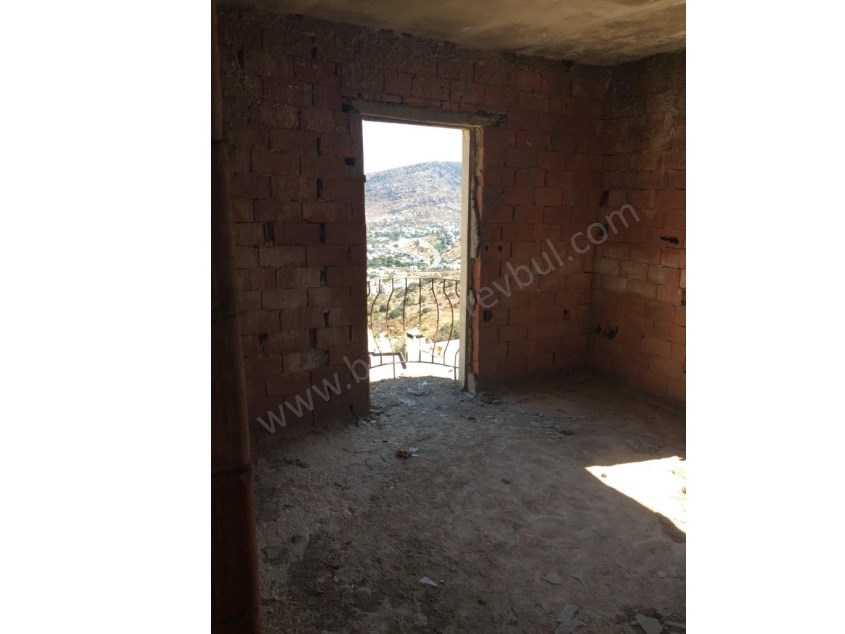 Bodrum Gündoğan Site İçinde Deniz Manzaralı Natamam Villa