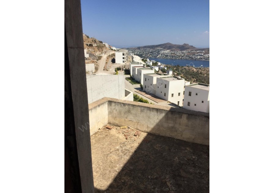 Bodrum Gündoğan Site İçinde Deniz Manzaralı Natamam Villa