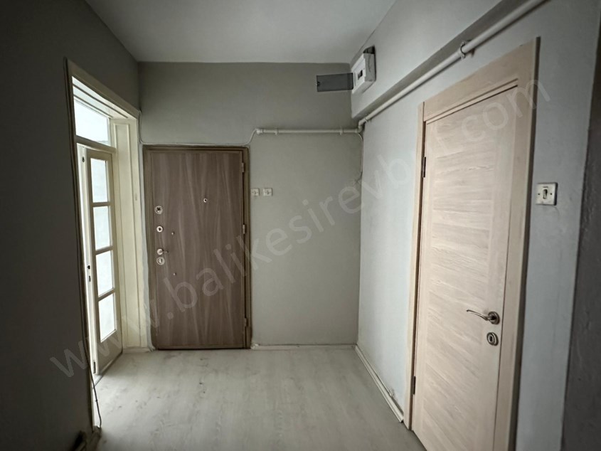 BALIKESİR KİRALIK OFİS BÜRO SAFİR DEN ÇARŞI MERKEZ ATALAR CADDESİ ÜZERİ 2+1 95 M2 ARAKAT KOMBİLİ
