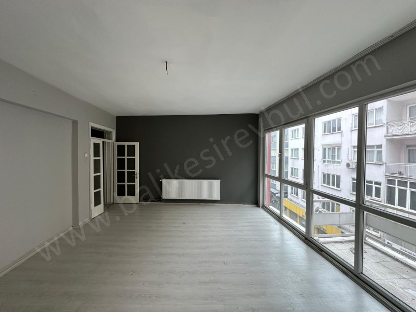 BALIKESİR KİRALIK OFİS BÜRO SAFİR DEN ÇARŞI MERKEZ ATALAR CADDESİ ÜZERİ 2+1 95 M2 ARAKAT KOMBİLİ