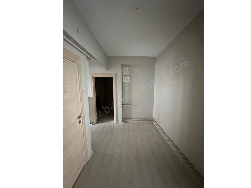 BALIKESİR KİRALIK OFİS BÜRO SAFİR DEN ÇARŞI MERKEZ ATALAR CADDESİ ÜZERİ 2+1 95 M2 ARAKAT KOMBİLİ
