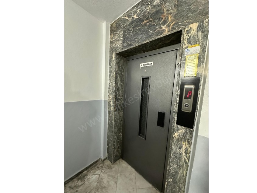 BALIKESİR SATILIK OFİS BÜRO SAFİR DEN NAZAR İŞHANINDA 2+1 73 M2 ASANSÖRLÜ ÖN CEPHE ARAKAT OFİS BÜRO