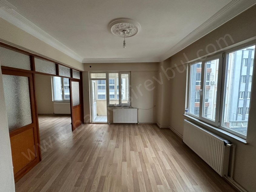 BALIKESİR SATILIK DAİRE SAFİR DEN ÇARŞI MERKEZE YÜRÜME MESAFESİNDE 3+1 105 M2 KOMBİLİ ARAKAT DAİRE